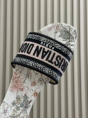 Dior Lucky Dway Slide Embroidered Cotton and Rose des Vents Pink Flowers Calendar Allover - 6