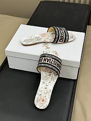 Dior Lucky Dway Slide Embroidered Cotton and Rose des Vents Pink Flowers Calendar Allover - 5