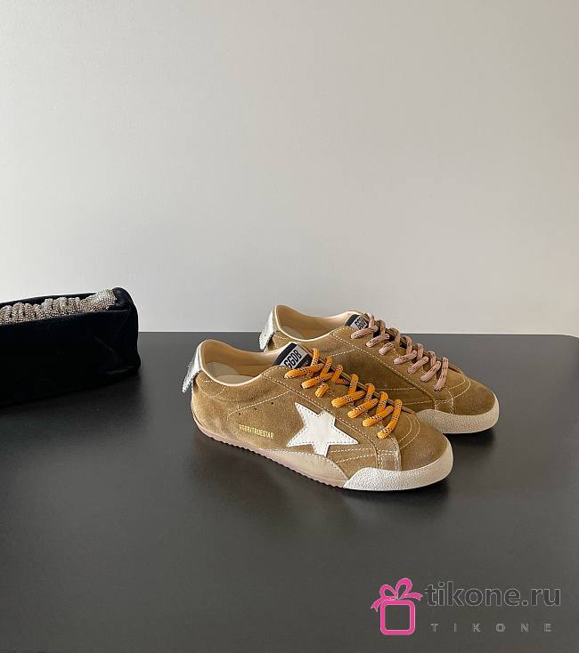Golden Goose True Star In Tobacco Colored Suede With White Star And Platinum Heel Tab - 1