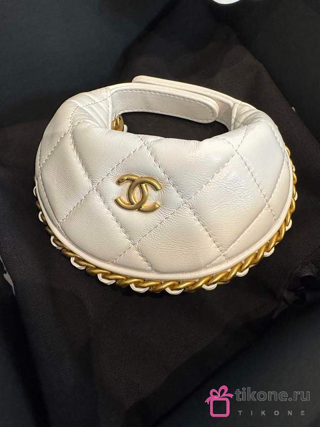 Chanel Mini Pouch Shiny Crumpled Lambskin & Gold Tone Metal White - 12x13x8cm - 1