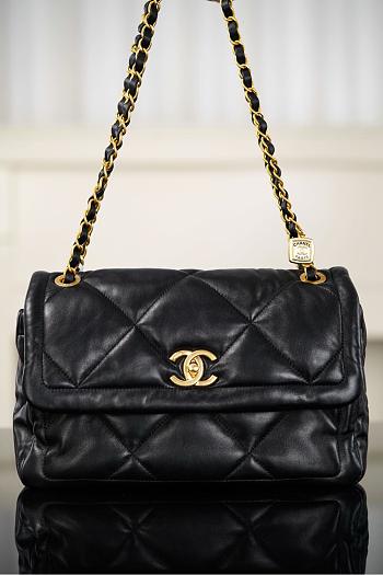 Chanel Maxi Hobo Lambskin Gold Tone Black - 35x24x10cm