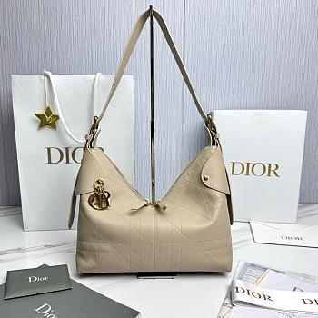 Medium Dior Voyage Bag Beige Flat Macrocannage Grained Calfskin - 28x18x12cm
