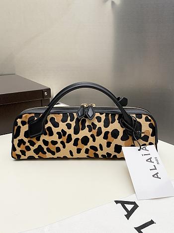 Alaia Le Teckel Clutch In Leopard Haircalf - 31x10x7cm