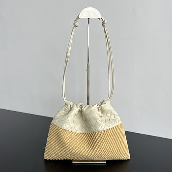 Bottega Veneta Dustbag in Natural/ Sea Salt - 32x23cm