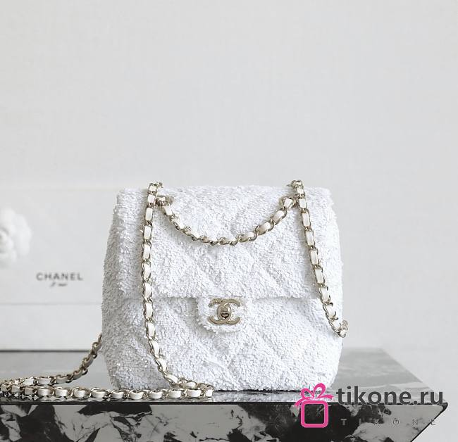 Chanel Flap Bag Quilted Sequins & Gold Tone Metal White - 21x14x8cm - 1