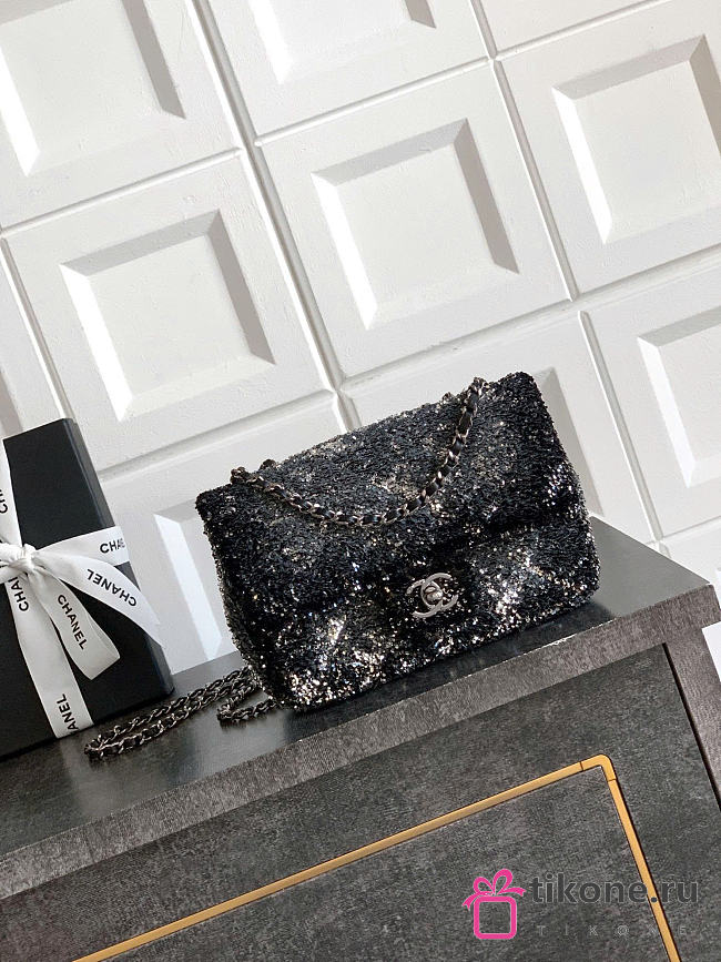 Chanel Evening Bag Quilted Sequins & Gold Tone Metal Black - 20x10x7cm 	 - 1