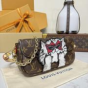 LV Travels With Grace Coddington Wallet on Chain Ivy M15148 - 23.5x12x4.3cm - 4