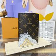 LV Travels With Grace Coddington Passport Cover M25753 - 14x10x2.5cm - 2