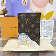 LV Travels With Grace Coddington Passport Cover M25753 - 14x10x2.5cm - 4