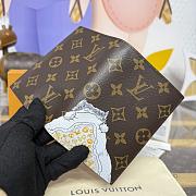 LV Travels With Grace Coddington Passport Cover M25753 - 14x10x2.5cm - 5