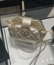Chanel Cuff Bag Shiny Lambskin & Gold Tone Metal Gold -23x14x11cm - 4