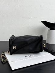 Chanel Clutch With Chain Lambskin & Gold Tone Metal Black - 18x9x9cm - 1