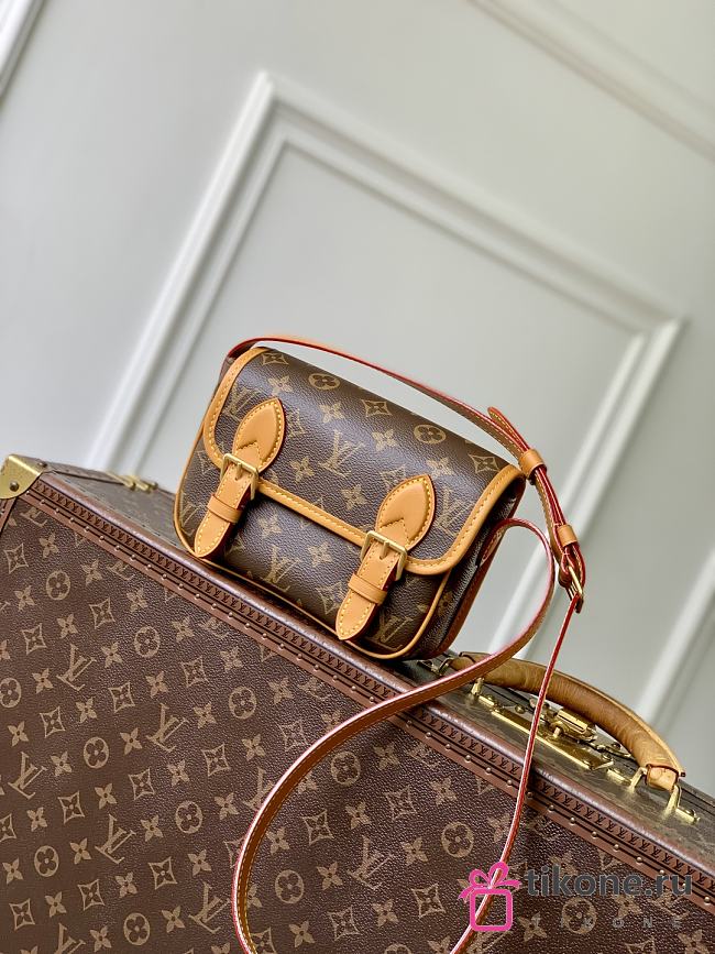 LV Satchel Wearable Wallet Monogram Canvas M26805 - 19.5x15x6cm - 1