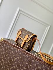 LV Satchel Wearable Wallet Monogram Canvas M26805 - 19.5x15x6cm - 5