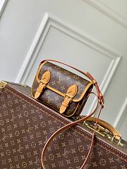 LV Satchel Wearable Wallet Monogram Canvas M26805 - 19.5x15x6cm - 4