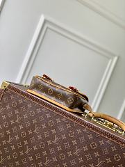 LV Satchel Wearable Wallet Monogram Canvas M26805 - 19.5x15x6cm - 2