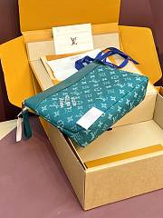 LV Pochette Voyage Souple Monogram Heritage Green M12665 - 30x21x7.5cm - 3