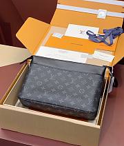 LV Pochette Voyage Souple Monogram Eclipse M82543 - 30x21x7.5cm - 3