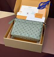 LV Pochette Voyage Souple Green M82800 - 30x21x7.5cm - 1