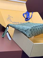 LV Pochette Voyage Souple Green M82800 - 30x21x7.5cm - 3
