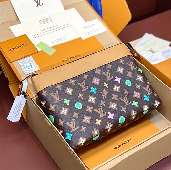 LV Pochette Voyage Souple Monogram Craggy M83568 - 30x21x7.5cm