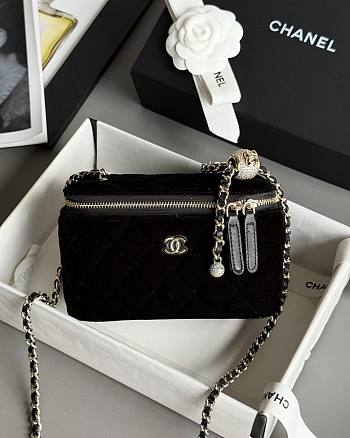 Chanel Small Vanity with Chain Velvet Strass & Gold Tone Metal Black - 17x8x9.5cm