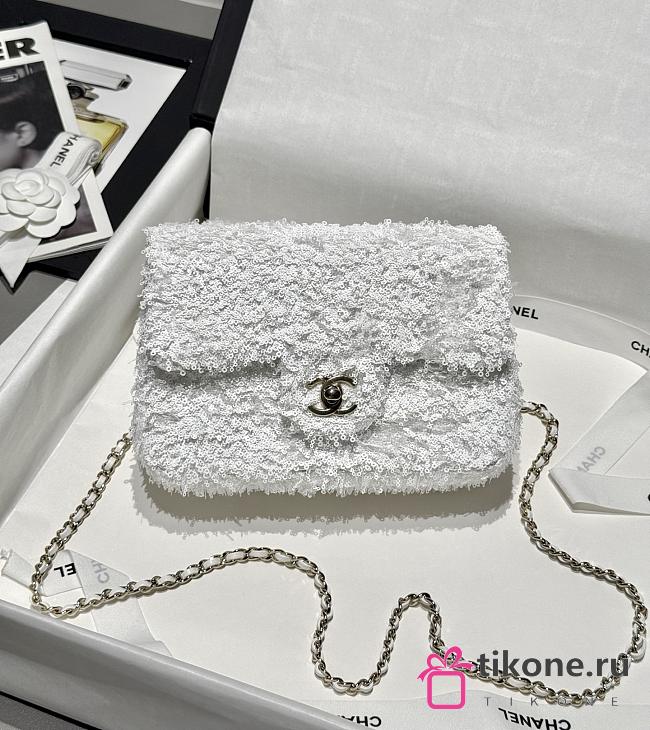 Chanel Flap Bag Quilted Sequins & Gold Tone Metal White - 20x10x7cm - 1