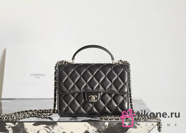 Chanel Backpack Shiny Lambskin & Gold Tone Metal Black - 23x18x6cm - 1