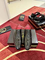 Men Christian Louboutin Greggy Chain Embellished Patent Leather Black - 5