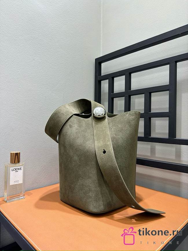 Loewe Large Pebble Bucket Bag In Suede Calfskin Dark Olive - 33x28x28cm - 1
