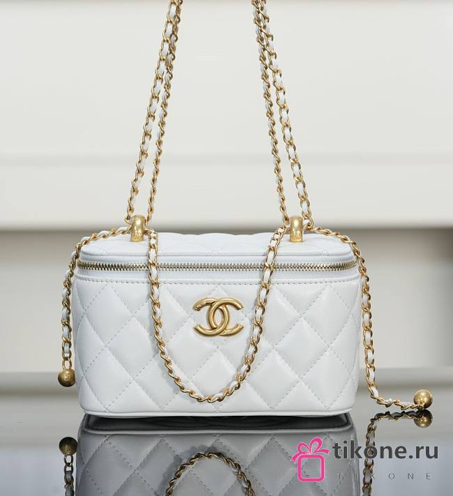 Chanel Small Pearl Crush Vanity Case Lambskin Quilted With Chain White - 17x9.5x8cm - 1
