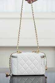Chanel Small Pearl Crush Vanity Case Lambskin Quilted With Chain White - 17x9.5x8cm - 5