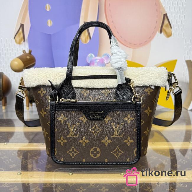 LV Ski Neverfull Bandoulière Inside Out BB Monogram Shearling Canvas and Shearling M26315 - 26.5x16.5x11cm - 1