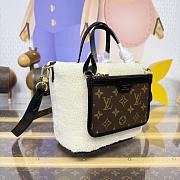 LV Ski Neverfull Bandoulière Inside Out BB Monogram Shearling Canvas and Shearling M26315 - 26.5x16.5x11cm - 4