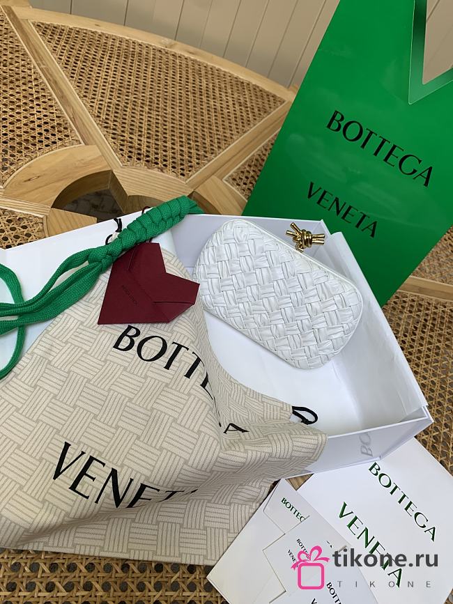 Bottega Veneta Knot Minaudiere Clutch White - 19x11.5x5cm - 1