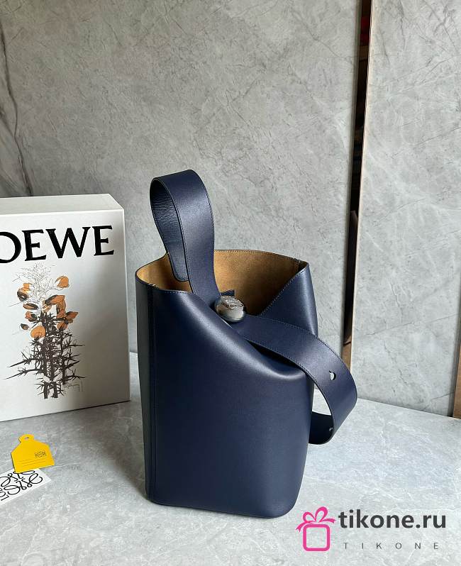 Loewe Medium Pebble Bucket In Smooth Calfskin Abyss Blue - 28x24.5x23.5cm - 1