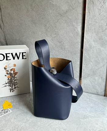 Loewe Medium Pebble Bucket In Smooth Calfskin Abyss Blue - 28x24.5x23.5cm