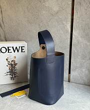 Loewe Medium Pebble Bucket In Smooth Calfskin Abyss Blue - 28x24.5x23.5cm - 6