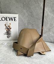 Loewe Medium Pebble Bucket In Smooth Calfskin Oak - 28x24.5x23.5cm - 3