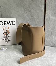 Loewe Medium Pebble Bucket In Smooth Calfskin Oak - 28x24.5x23.5cm - 5