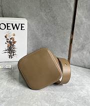 Loewe Medium Pebble Bucket In Smooth Calfskin Oak - 28x24.5x23.5cm - 6