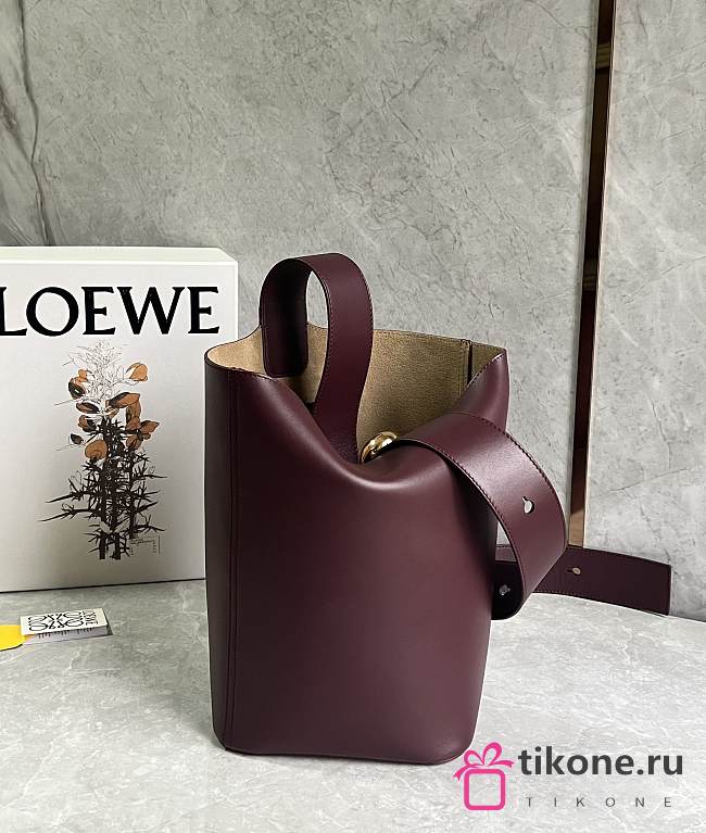 Loewe Medium Pebble Bucket In Smooth Calfskin Dark Burgundy - 28x24.5x23.5cm - 1
