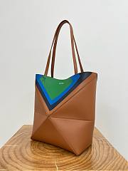 Loewe Medium Puzzle Fold Tote in Nappa Calfskin Caramel/Bright Green - 31x24.5x15cm - 4