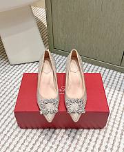 Roger Vivier Efflorescence Pums in Crystal Beige 6.5cm - 1