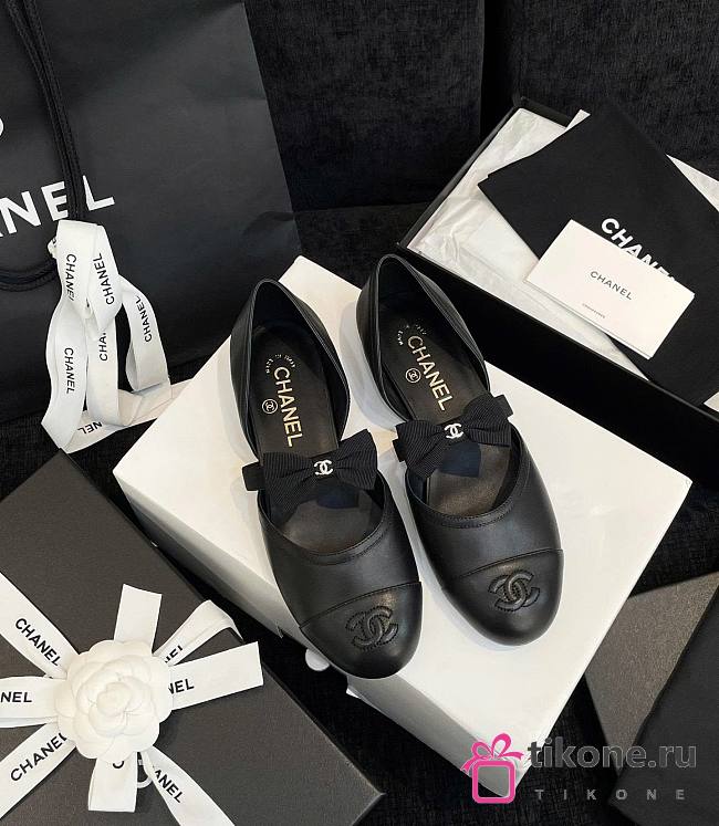 Chanel Mary Janes Black - 1