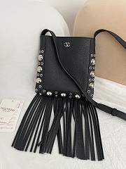 Valentino Garavani Nellcôte Small Shoulder Bag In Grainy Calfskin With Fringes Black - 20x20x3cm - 4