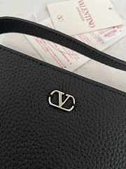 Valentino Garavani Nellcôte Small Shoulder Bag In Grainy Calfskin With Fringes Black - 20x20x3cm - 2