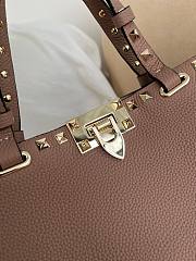 VLTN Rockstud Small Shopping Bag In Grainy Calfskin Poudre - 32x29x7cm - 3