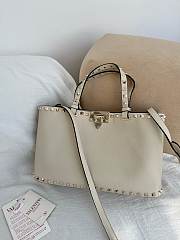 VLTN Rockstud Small Shopping Bag In Grainy Calfskin Cream - 32x29x7cm - 4