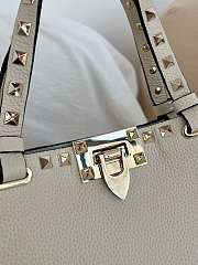 VLTN Rockstud Small Shopping Bag In Grainy Calfskin Cream - 32x29x7cm - 2